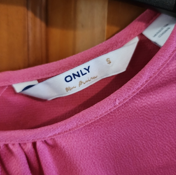 Pink blouse with decorative cuffs - size small - Picture 2 of 5